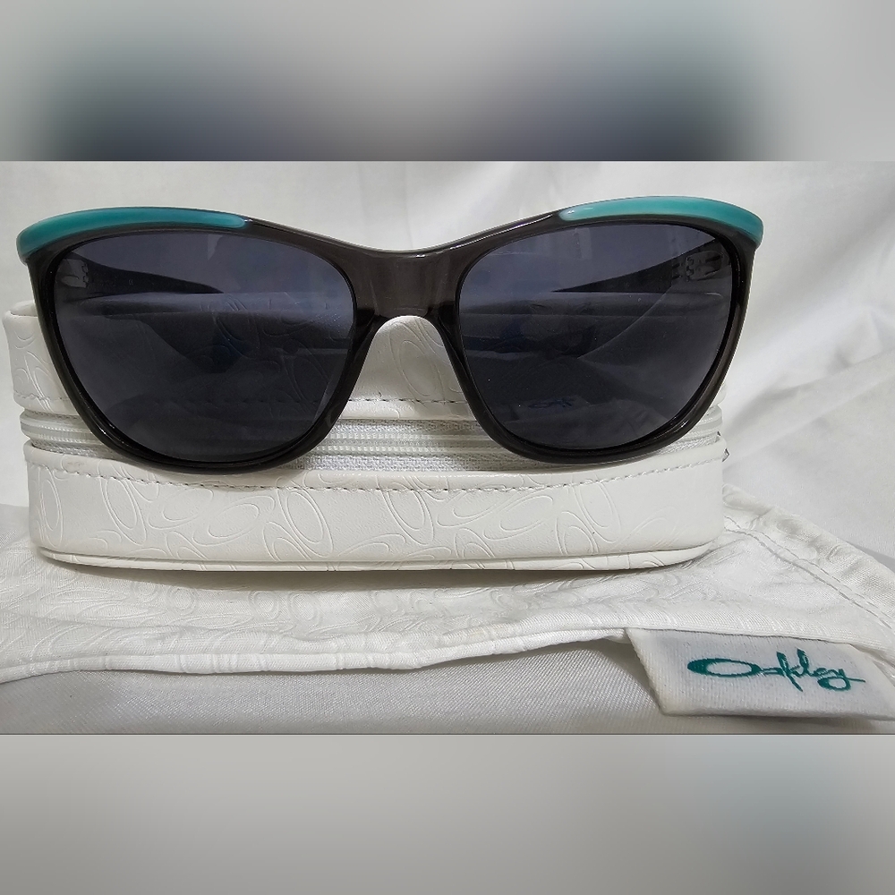 Oakley Confront, Grey Cloud sunglasses